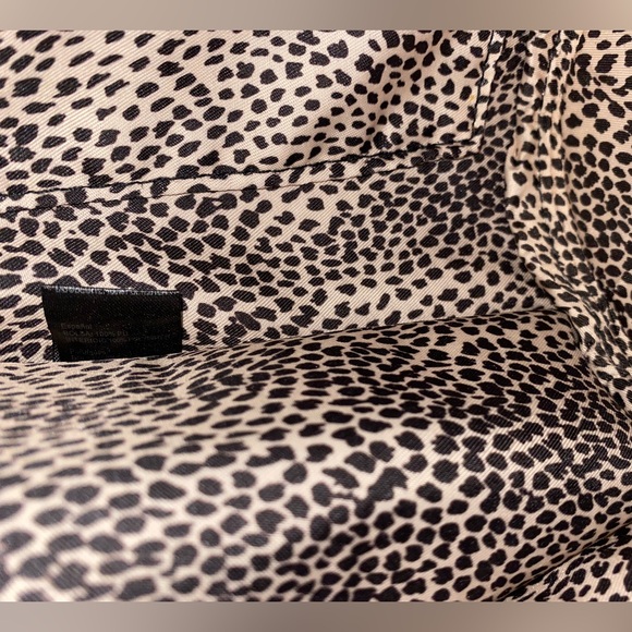 Woman’s Faux Patent Leather Poppy & Butterfly Print Black Tote Handbag - Picture 12 of 16